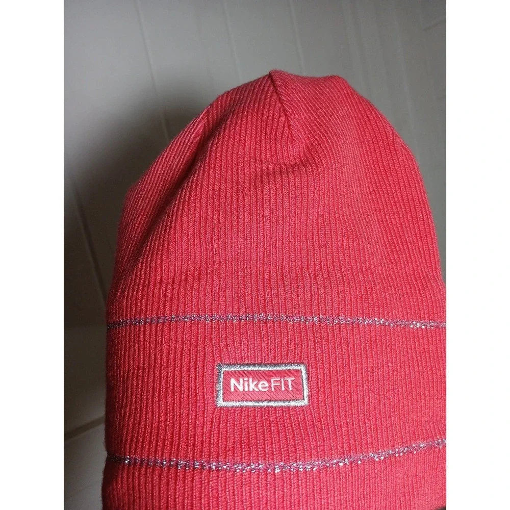 New - Nike Therma-Fit Beanie Girl's Youth Pink Silver Winter Hat‎ Running Cap